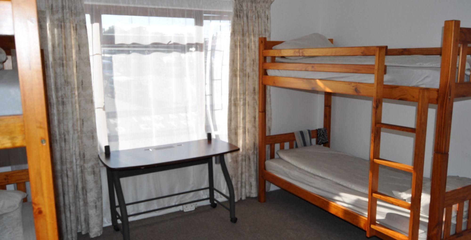 Backpacker Apartments Plettenberg Bay Exterior foto