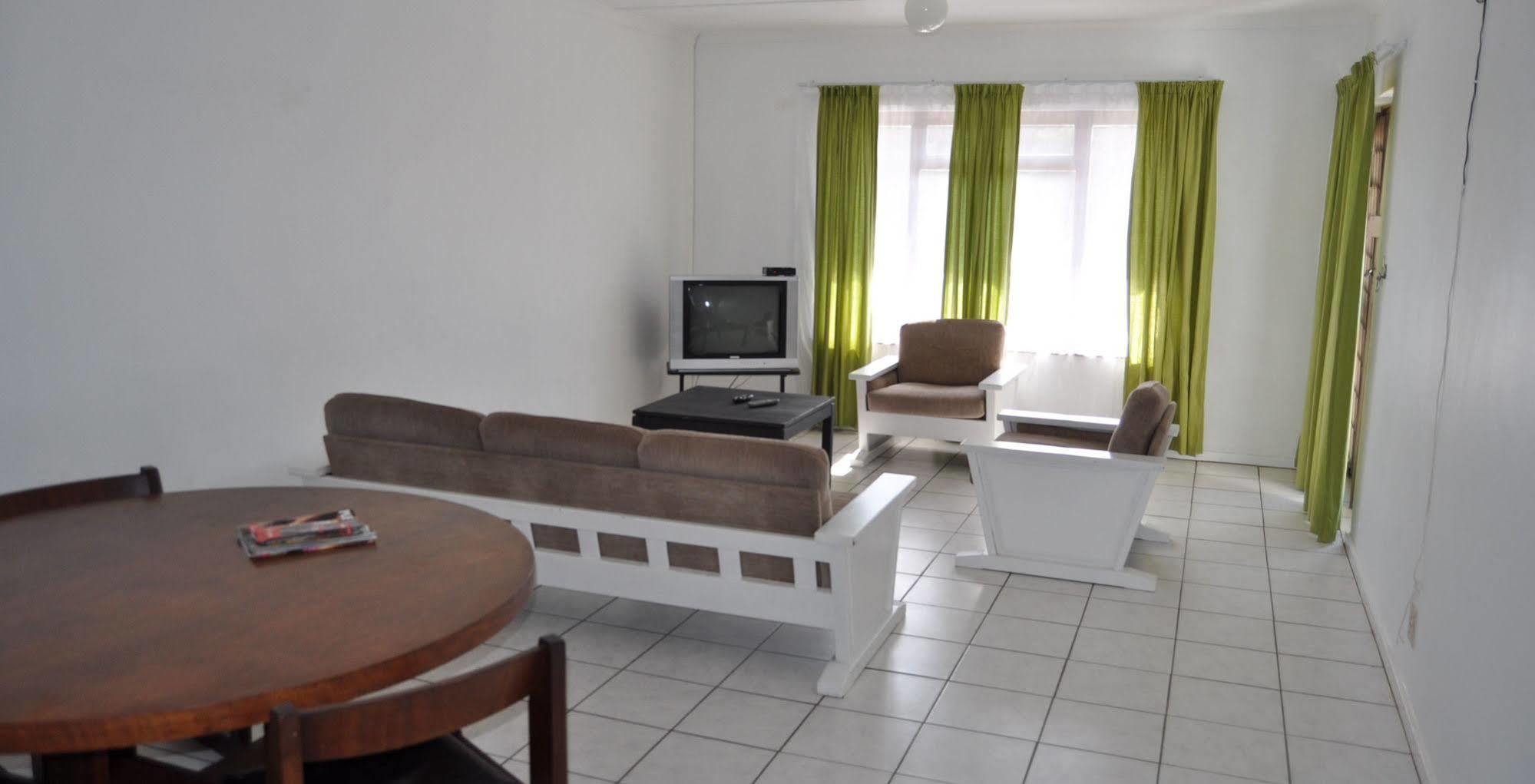Backpacker Apartments Plettenberg Bay Exterior foto