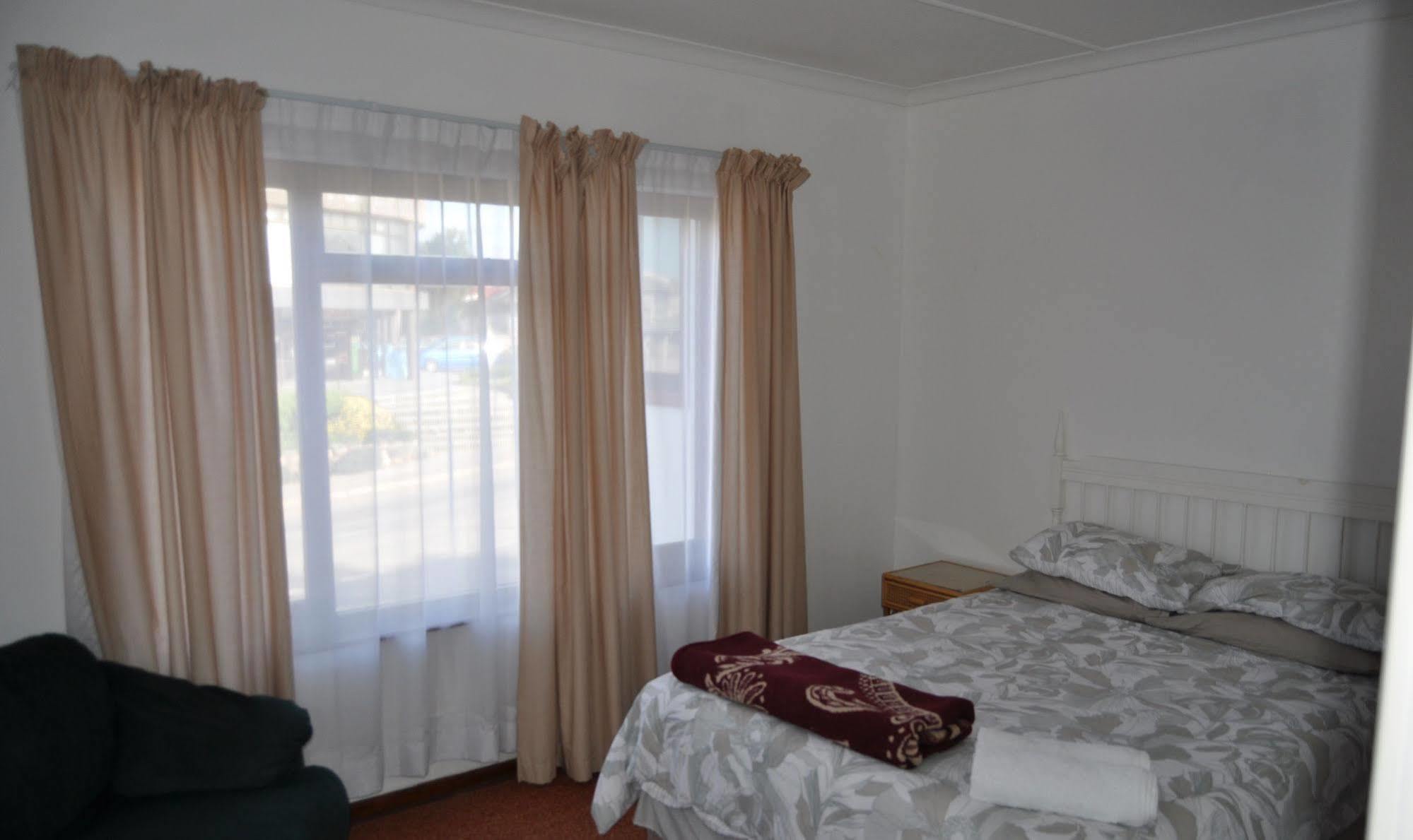 Backpacker Apartments Plettenberg Bay Exterior foto